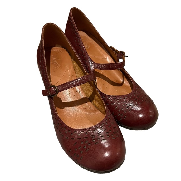 Naya Castalia Mary Jane Heels - Picture 2 of 9